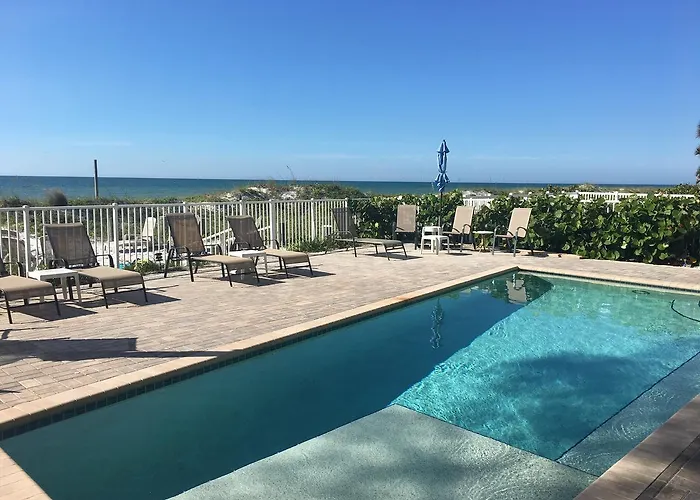 Joyce's Beachfront 3 Hotel