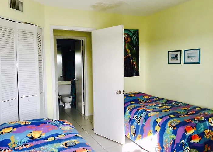 Joyce's Beachfront 3 *