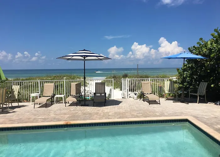 Joyce's Beachfront 3 *
