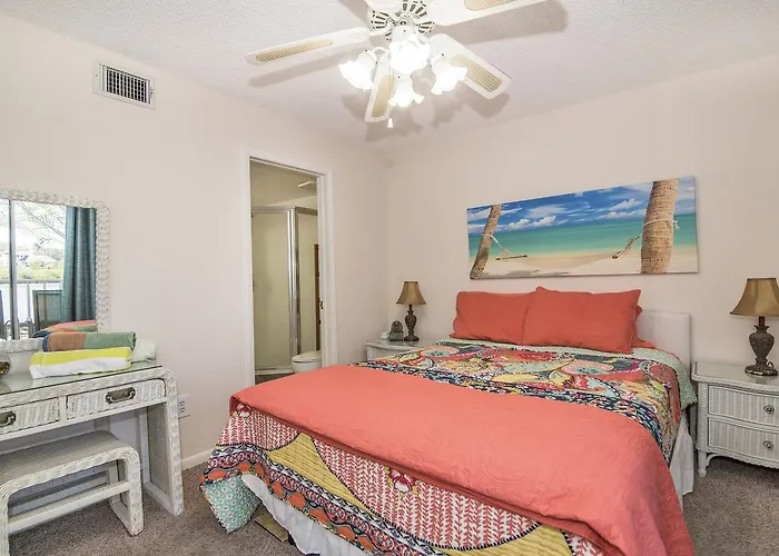 Joyce's Beachfront 3 Hotel